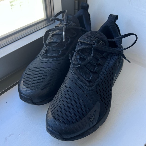 Nike Air Max 270 - Picture 2 of 9